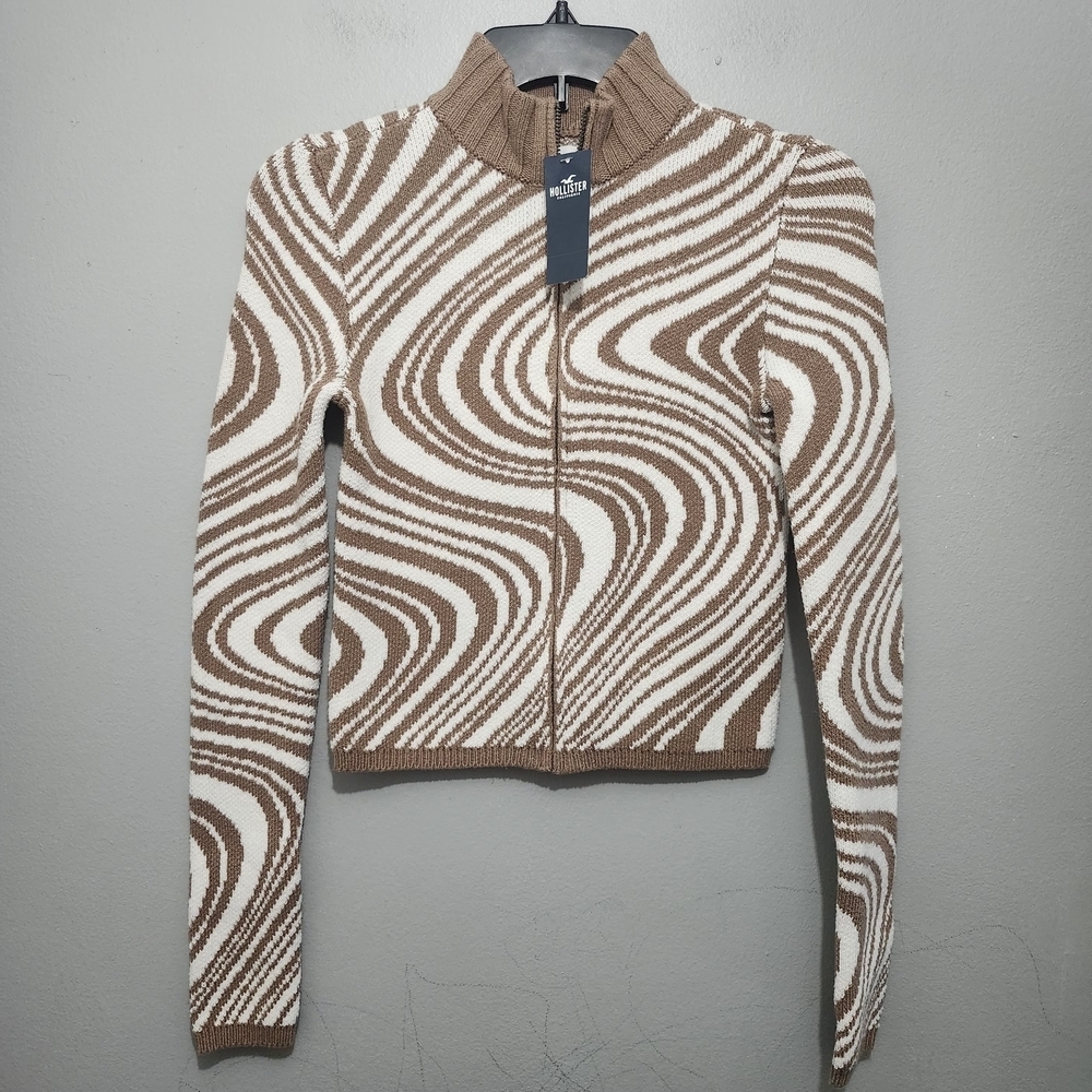 Hollister Tan and White Cropped Knit Sweater Size S New With Tags